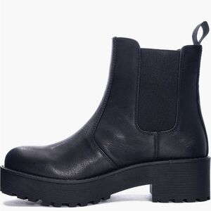 NIB Dirty Laundry Monet Platform Chelsea Boot sz 7